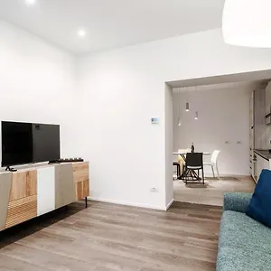 https://diaz-67-lifes-loft-in-como.it-lombardy.com