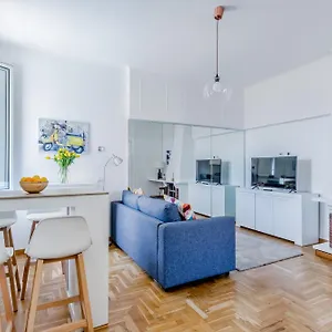 https://attico-nel-cuore-di-roma-con-box-privato-per-auto.it-romehotels.com